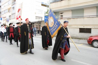 Požega: Povorka i postrojavanje povijesnih postrojbi na Trgu sv. Terezije