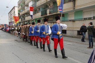 Požega: Povorka i postrojavanje povijesnih postrojbi na Trgu sv. Terezije