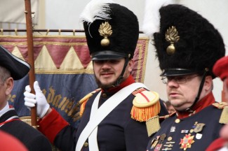 Požega: Povorka i postrojavanje povijesnih postrojbi na Trgu sv. Terezije