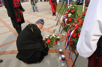 Požega: Povorka i postrojavanje povijesnih postrojbi na Trgu sv. Terezije