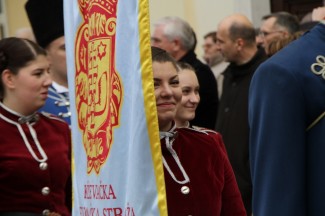 Požega: Povorka i postrojavanje povijesnih postrojbi na Trgu sv. Terezije