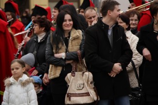 Požega: Povorka i postrojavanje povijesnih postrojbi na Trgu sv. Terezije