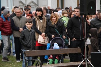 Požega: Povorka i postrojavanje povijesnih postrojbi na Trgu sv. Terezije