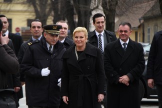 Požega: Povorka i postrojavanje povijesnih postrojbi na Trgu sv. Terezije