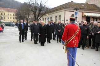 Požega: Povorka i postrojavanje povijesnih postrojbi na Trgu sv. Terezije