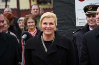 Požega: Povorka i postrojavanje povijesnih postrojbi na Trgu sv. Terezije