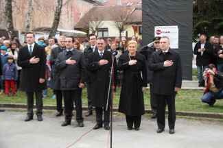 Požega: Povorka i postrojavanje povijesnih postrojbi na Trgu sv. Terezije