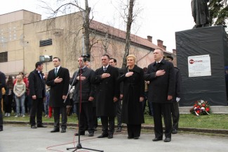 Požega: Povorka i postrojavanje povijesnih postrojbi na Trgu sv. Terezije