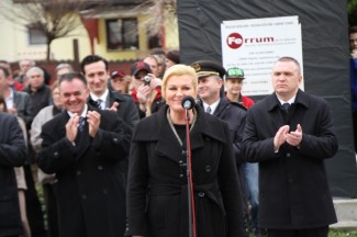 Požega: Povorka i postrojavanje povijesnih postrojbi na Trgu sv. Terezije