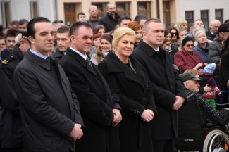 Požega: Povorka i postrojavanje povijesnih postrojbi na Trgu sv. Terezije