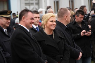 Požega: Povorka i postrojavanje povijesnih postrojbi na Trgu sv. Terezije