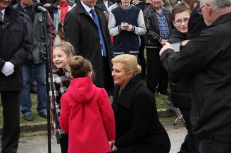 Požega: Povorka i postrojavanje povijesnih postrojbi na Trgu sv. Terezije