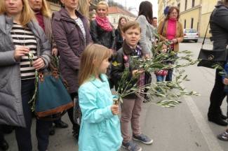 Cvjetnica u Požegi: Procesija i sveta misa u katedrali