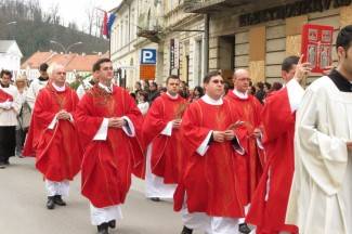 Cvjetnica u Požegi: Procesija i sveta misa u katedrali