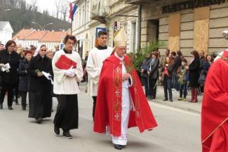 Cvjetnica u Požegi: Procesija i sveta misa u katedrali