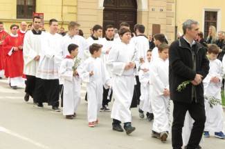 Cvjetnica u Požegi: Procesija i sveta misa u katedrali