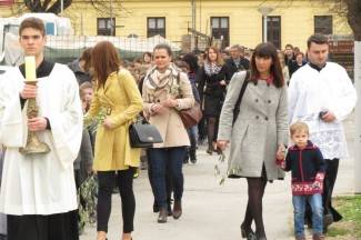Cvjetnica u Požegi: Procesija i sveta misa u katedrali