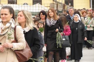 Cvjetnica u Požegi: Procesija i sveta misa u katedrali