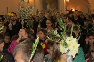 Cvjetnica u Požegi: Procesija i sveta misa u katedrali