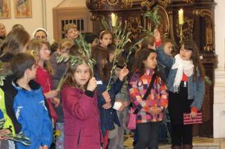 Cvjetnica u Požegi: Procesija i sveta misa u katedrali