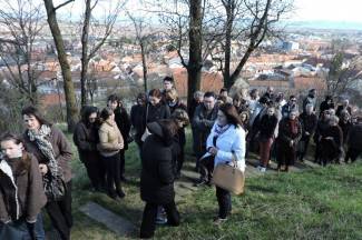 Veliki petak u Požegi: Križni put na Kalvariji