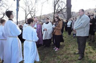 Veliki petak u Požegi: Križni put na Kalvariji