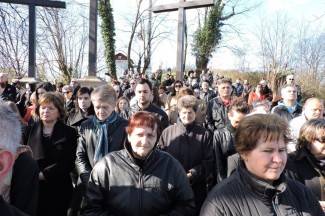 Veliki petak u Požegi: Križni put na Kalvariji
