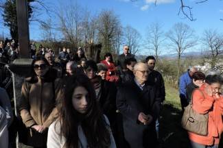 Veliki petak u Požegi: Križni put na Kalvariji