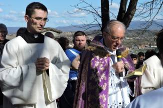 Veliki petak u Požegi: Križni put na Kalvariji