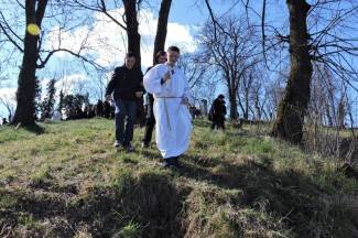 Veliki petak u Požegi: Križni put na Kalvariji
