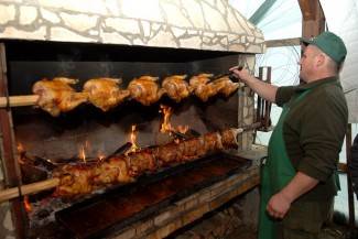 Požežani s gostima u vinogradima slave Grgurevo 