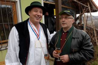 Požežani s gostima u vinogradima slave Grgurevo 
