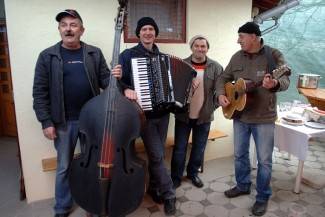 Požežani s gostima u vinogradima slave Grgurevo 