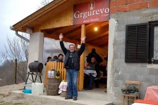 Požežani s gostima u vinogradima slave Grgurevo 