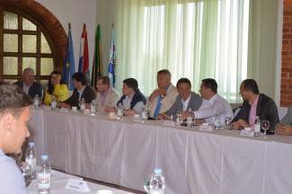 Vrh HDZ-a u Venju kod Enjingija: Pogledajte tko je sve došao