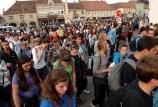 Požega: Biskupijski križni put mladih