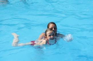 Vrhunac toplinskog vala: Požežani potražili spas na bazenima