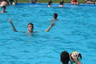 Vrhunac toplinskog vala: Požežani potražili spas na bazenima