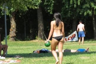 Vrhunac toplinskog vala: Požežani potražili spas na bazenima