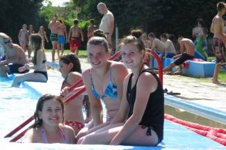 Vrhunac toplinskog vala: Požežani potražili spas na bazenima