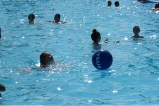 Vrhunac toplinskog vala: Požežani potražili spas na bazenima