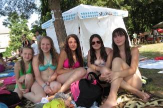 Vrhunac toplinskog vala: Požežani potražili spas na bazenima