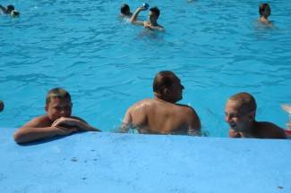 Vrhunac toplinskog vala: Požežani potražili spas na bazenima