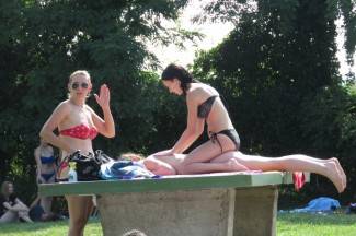 Vrhunac toplinskog vala: Požežani potražili spas na bazenima