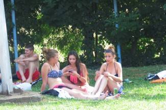 Vrhunac toplinskog vala: Požežani potražili spas na bazenima