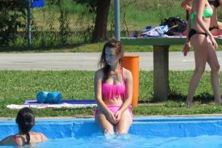 Vrhunac toplinskog vala: Požežani potražili spas na bazenima
