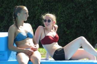 Vrhunac toplinskog vala: Požežani potražili spas na bazenima