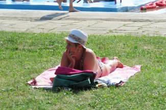 Vrhunac toplinskog vala: Požežani potražili spas na bazenima