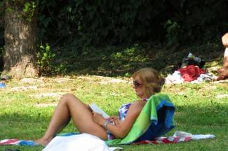 Vrhunac toplinskog vala: Požežani potražili spas na bazenima