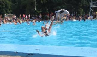 Vrući dan na požeškim bazenima: 9.8.2015.